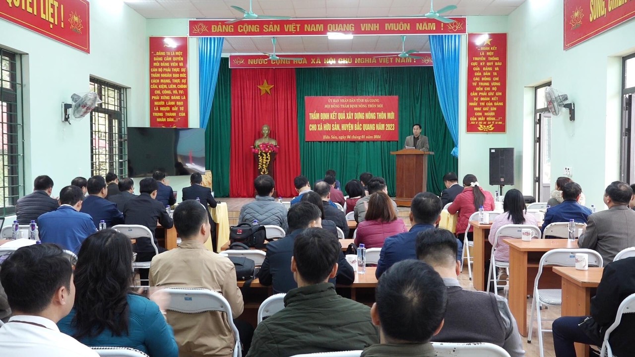Hội đồng thầm định nông thôn mới tỉnh Hà Giang thẩm định tiêu chí xây dựng NTM xã Hữu Sản.