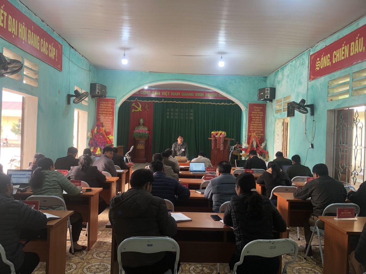 Ủy ban nhân dân xã Hữu Sản tổ chức phiên họp tháng 2 năm 2023